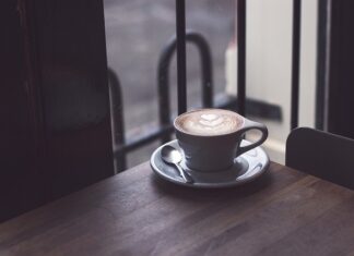 Czym się różni caffè latte od flat white?