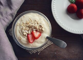 Kiedy można podać dziecku jogurt?