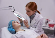 lampa kosmetyczna z lupą