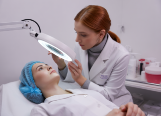 lampa kosmetyczna z lupą